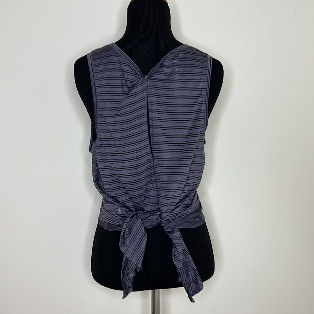 LULULEMON Meet Halfway Tank *Striped
In Moonwalk S - Picture 10 of 10